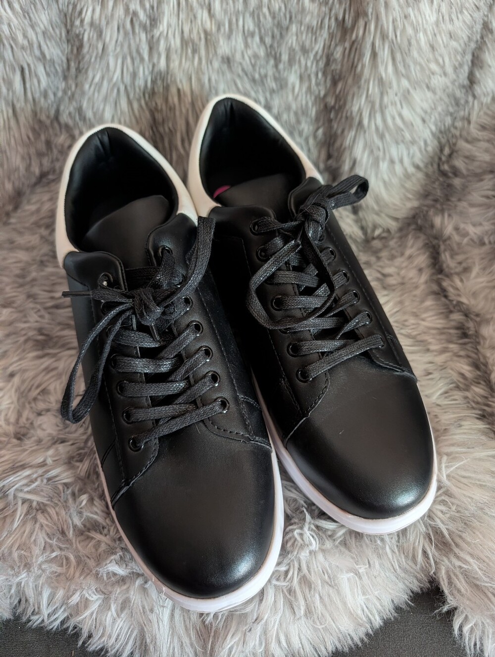 Royal Shoes Men's Black and White Leather Lace-Up Sneakers